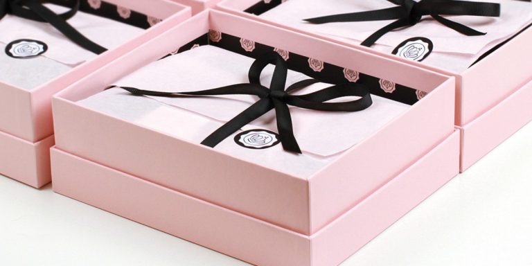 La box Rose Gold en édition limitée : LE cadeau à offrir cette année ! -  GLOSSYBOX