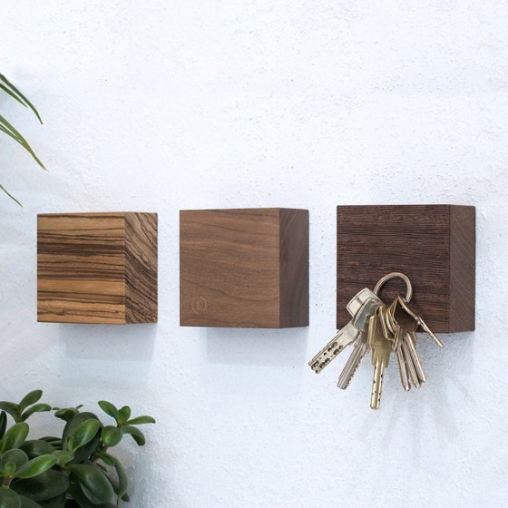 Range-clés carré aimanté en bois d'érable