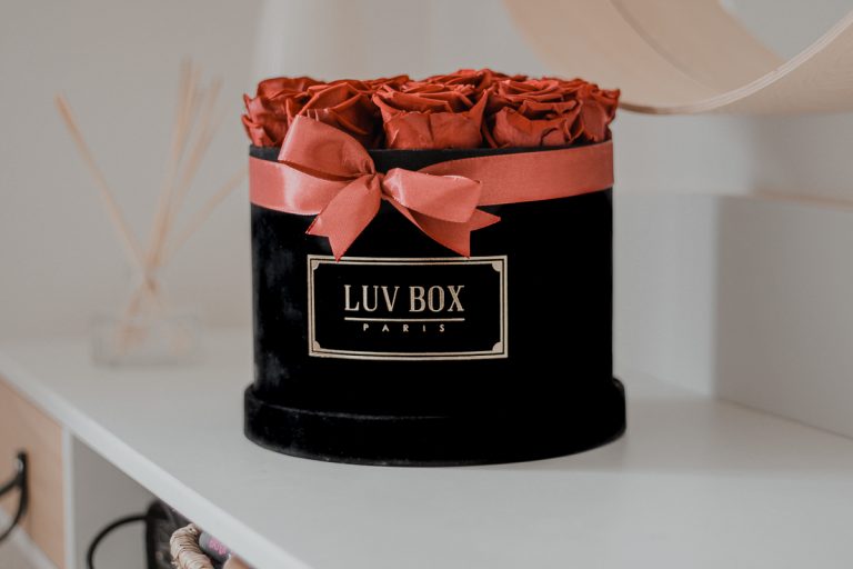 Flowerbox éternelles rouges, midiblack de LuvBox